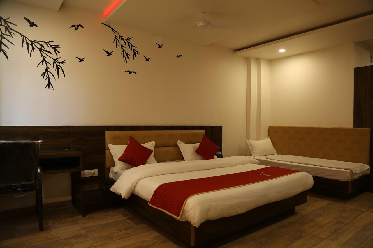 Hotel Shri Vardhan Ujjain Exterior foto